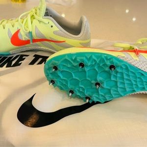 Women’s size 6 track spikes. Only worn a few times. Like new